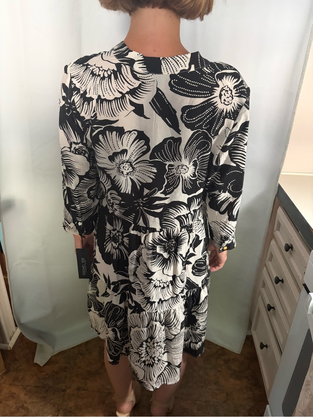 Rachel Zoe Black and White Floral Flowy Midi Dress- NWT- Size M - Picture 3 of 17